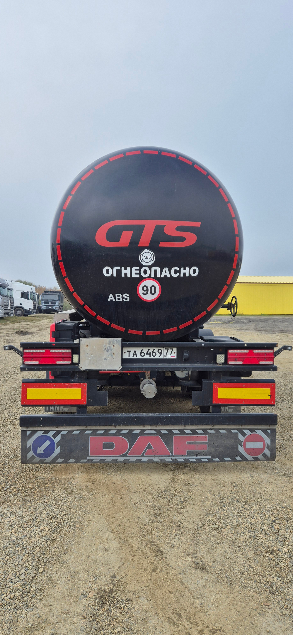 FoxTank 8777 Полуприцеп цистерна 877721 (светлые нефтепродукты)