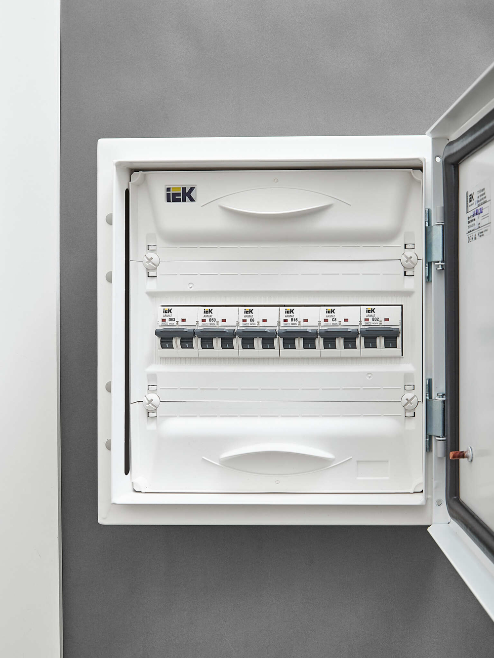 ARMAT Автоматический выключатель M06N 2P C 6А IEK