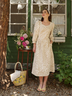 Платье с вырезом длинное