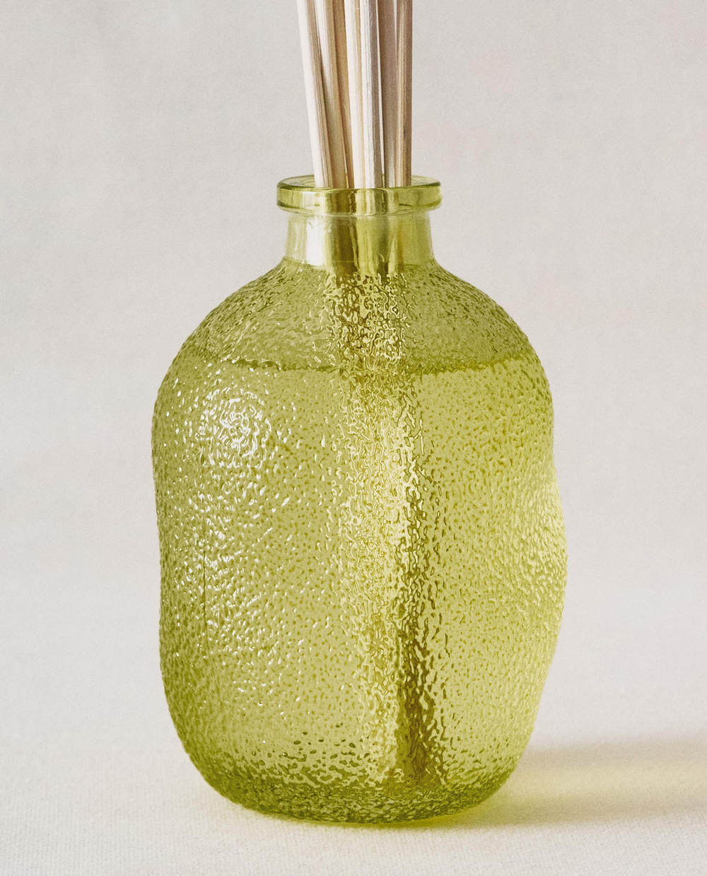 Zara Home Аромадиффузор Lime & Peppermint 435 мл, тростниковые палочки микадо, аромат свежий цитрусовый, Горчичный