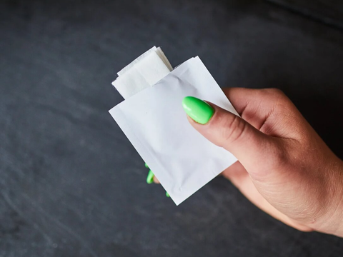 Выберете место и протрите его салфеткой для подготовки кожи