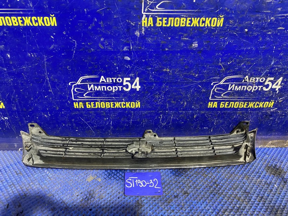 Решетка радиатора TOYOTA CORONA 1993