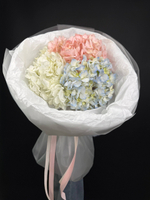 Букет из разноцветной гортензии