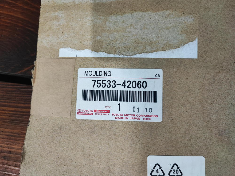 Уплотнитель лобового стекла RAV4 (XA40) 12-19 Новый Оригинал 7553342060