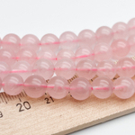 Розовый кварц, диаметр 8-8,3 мм, цена за 11-12 шт (1/4 нити)