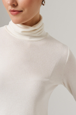 23110 Водолазка женская (молочный)