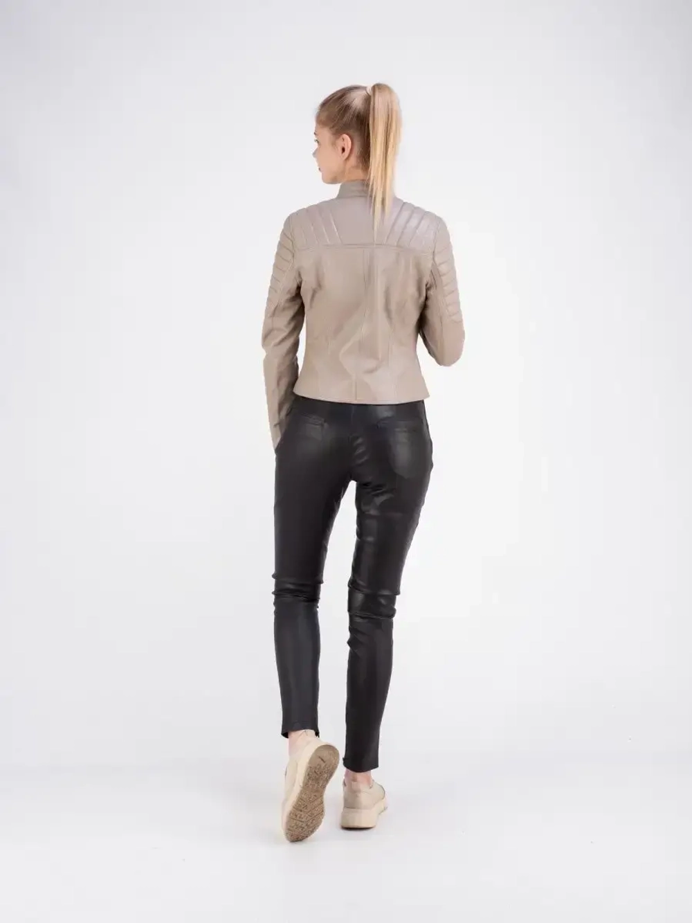 Косуха укороченная демисезонная куртка из натуральной кожи