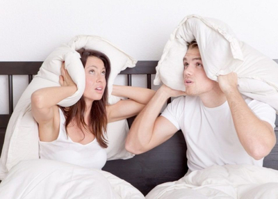 Спасает от шума по ночам