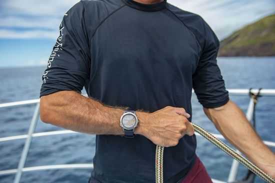 Спортивные смарт часы Garmin Quatix 6 с синим ремешком 010-02158-91