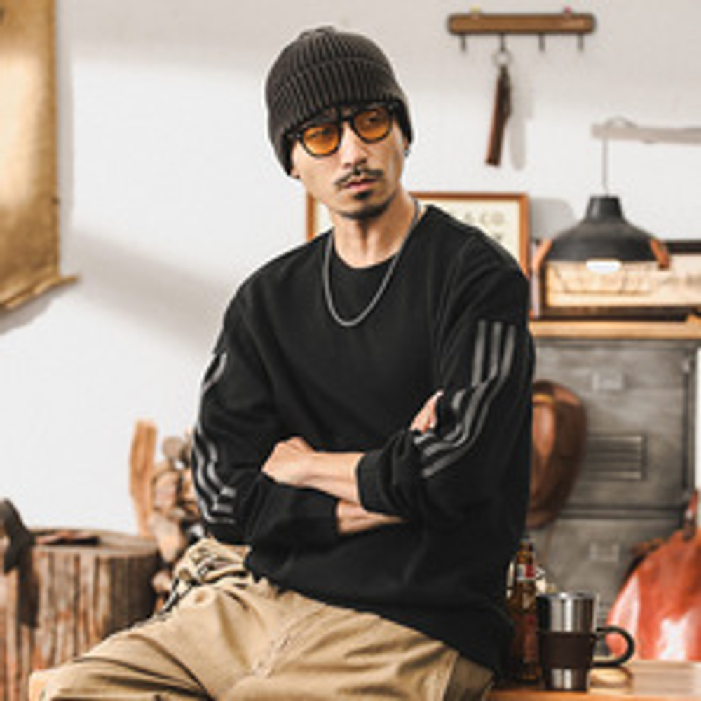 Свитшот мужской три полоски от бренда JAULINO чёрного цвета.