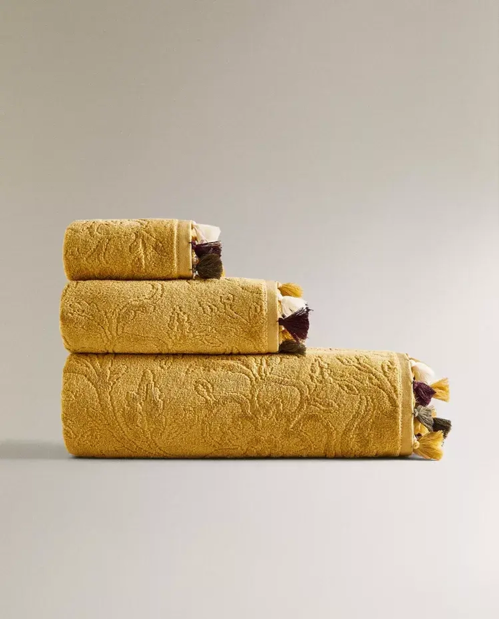 ZARA HOME ЖАККАРДОВОЕ ПОЛОТЕНЦЕ С КИСТОЧКАМИ, ГОРЧИЧНЫЙ