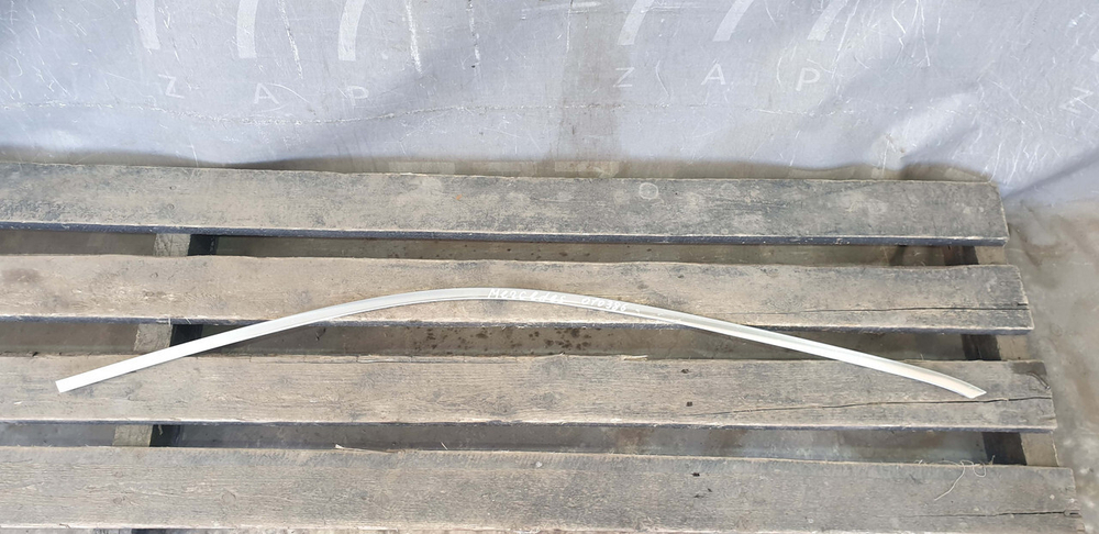 Молдинг двери передней правой Mercedes GLC X253 15-нв Б/У Оригинал A2537250282