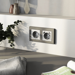 Розетка с заземлением и шторками (серебряный матовый)