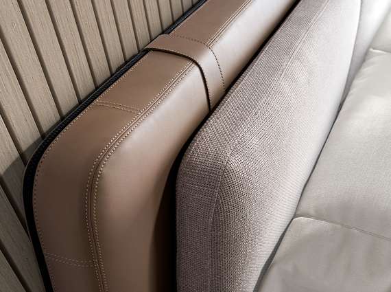 Кровать Angel Cerda 7154 из экокожи цвета норки и серой ткани