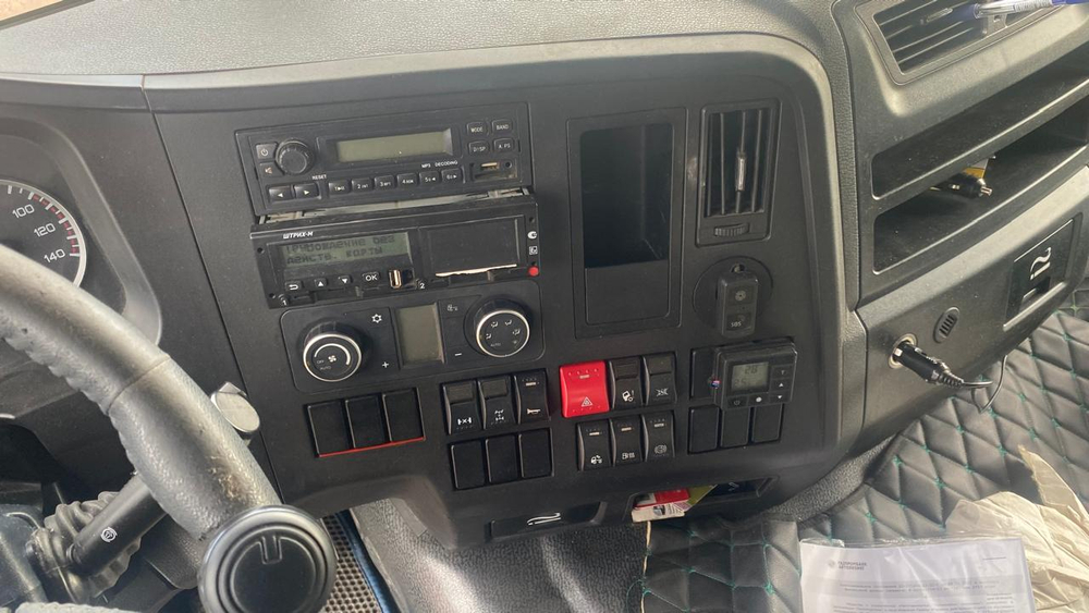Shacman (Shaanxi) SX* 6x4 Седельный тягач SX42584V324 (Дизельный, 11,6 л, 423 л.с., МТ)