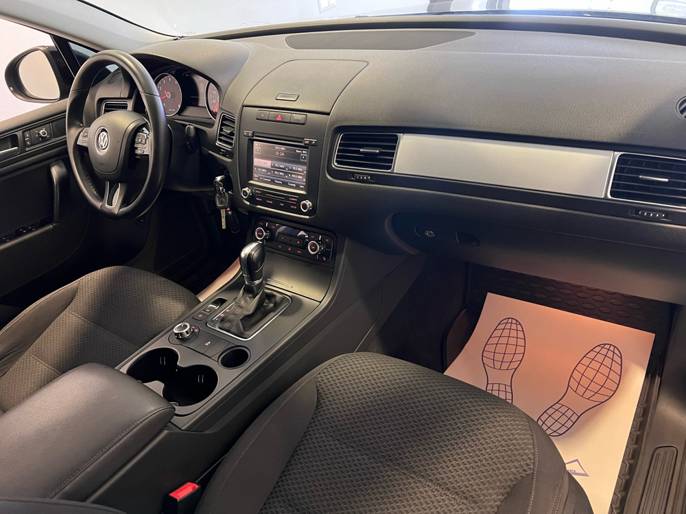 Volkswagen Touareg, 2014 год