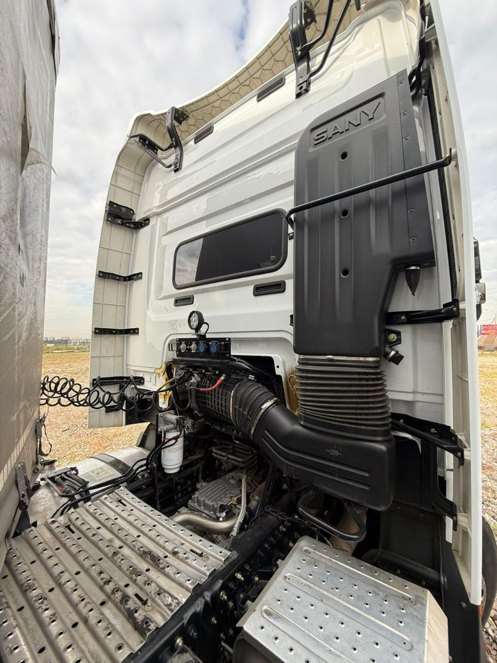 SANY S* 4x2 Седельный тягач HQC240DE (Дизельный, 12,9 л, 479 л.с. АТ)