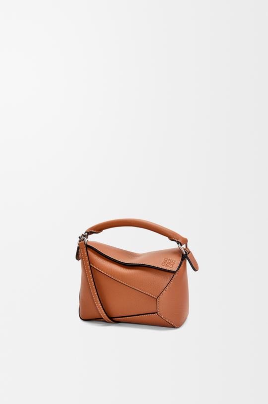 Loewe Мини-сумка Puzzle Edge из классической телячьей кожи, коричневый