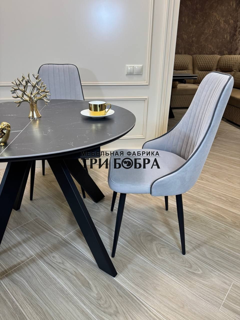Круглый раздвижной стол "Бонжур", керамогранит, черный мрамор и стулья "Сорренто"