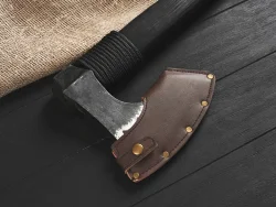 Кованый топор "Брату от брата", гравировка "Волк", рукоять черный мореный ясень