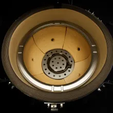 Керамический гриль Big Joe Konnected Joe, 61 см (красный), с ножками и столиками