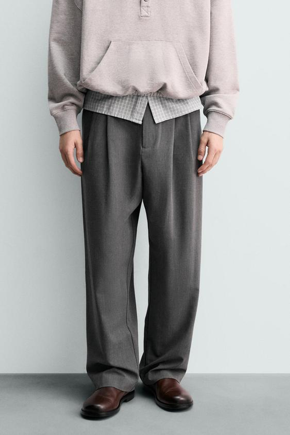 ZARA БРЮКИ WIDE FIT СО СКЛАДКАМИ, СЕРЫЙ