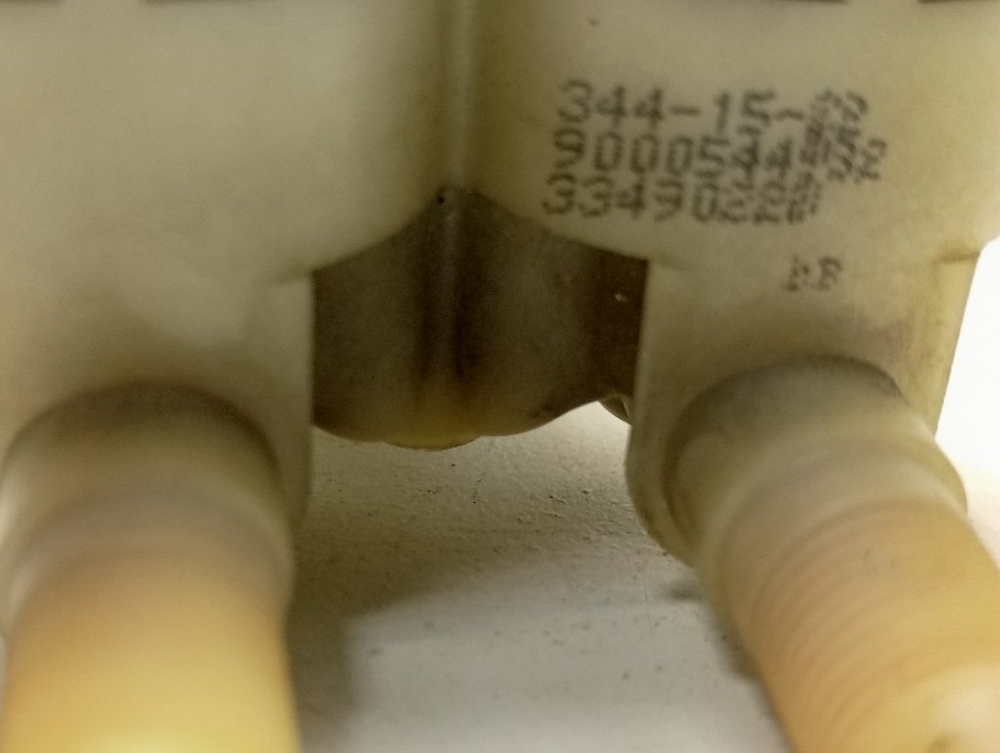 WLK24271OE/04 кт30 Клапан подачи воды для стиральных машин Bosch 2х180 9000544932 б/у