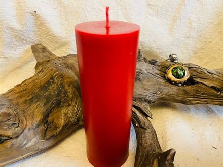 Свеча из пчелиного воска цвет - красный