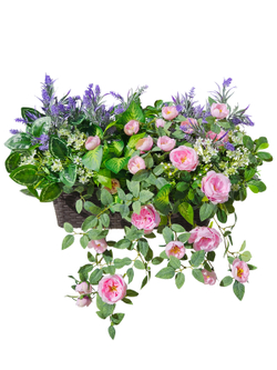 Розы лиловые с зеленью в длинном кашпо ротанг