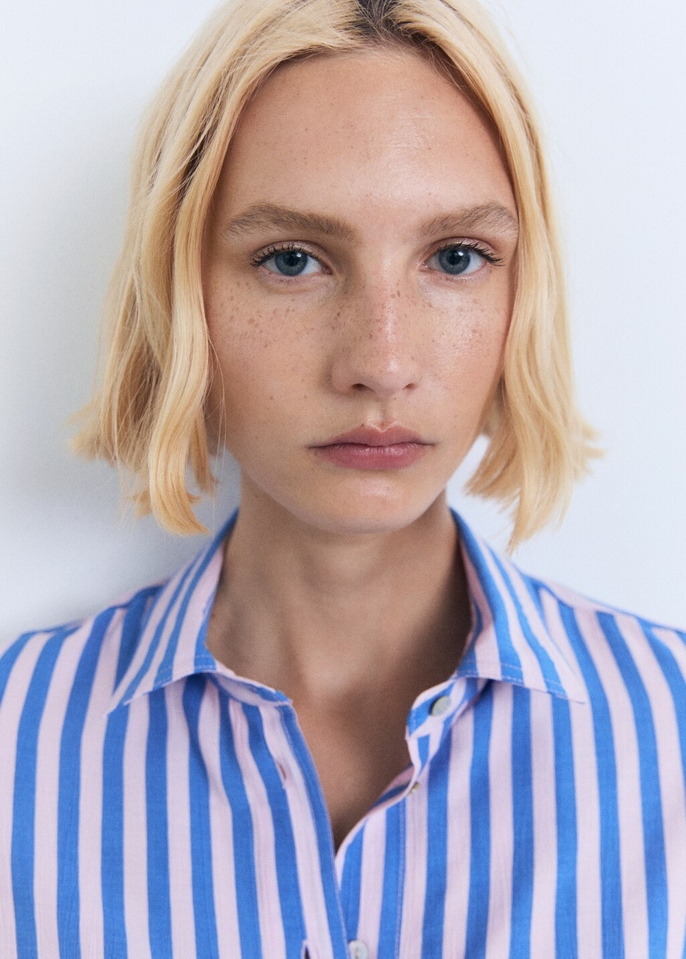 Рубашка в полоску с короткими рукавами