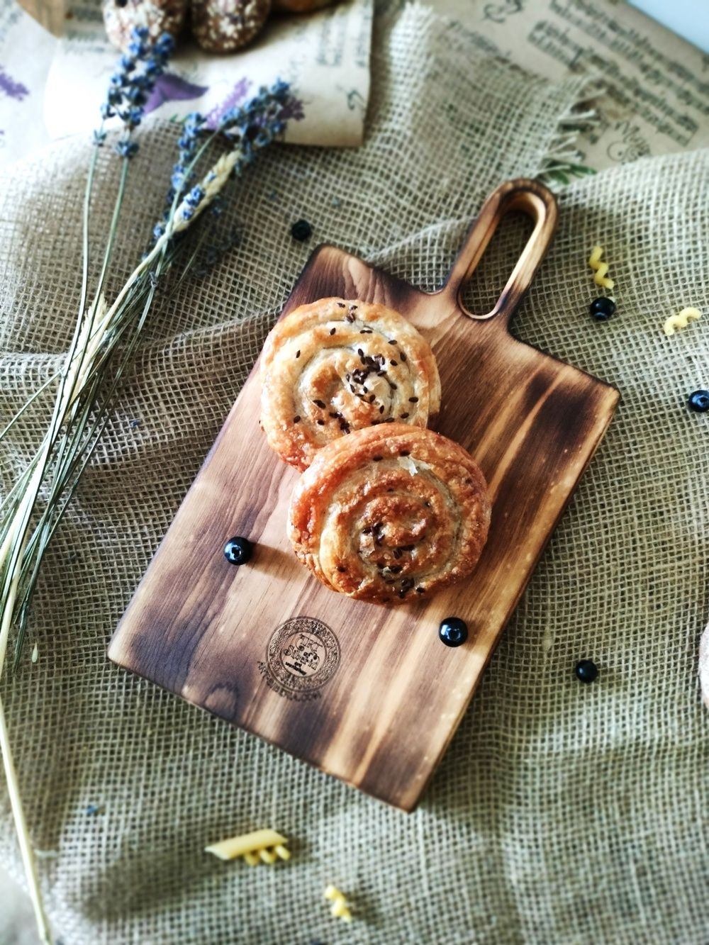 Доска разделочная из дерева сервировочная "Петля" RD146