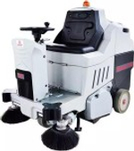 Машина подметальная Bennett Tornado 700bd (Gel-226Ah).с местом оператора BNT93020