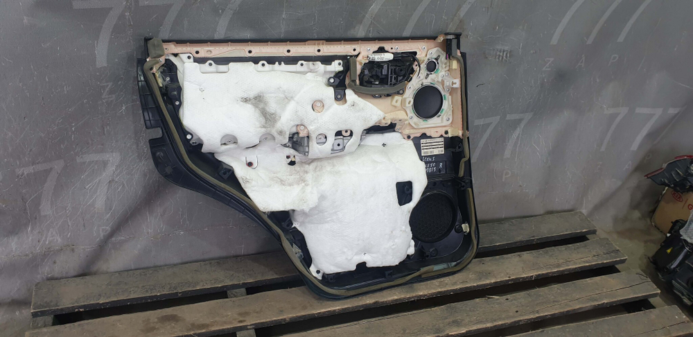 Обшивка правой задней двери Lexus LX 3 (LX 570) 15-21 Б/У Оригинал 6760360190