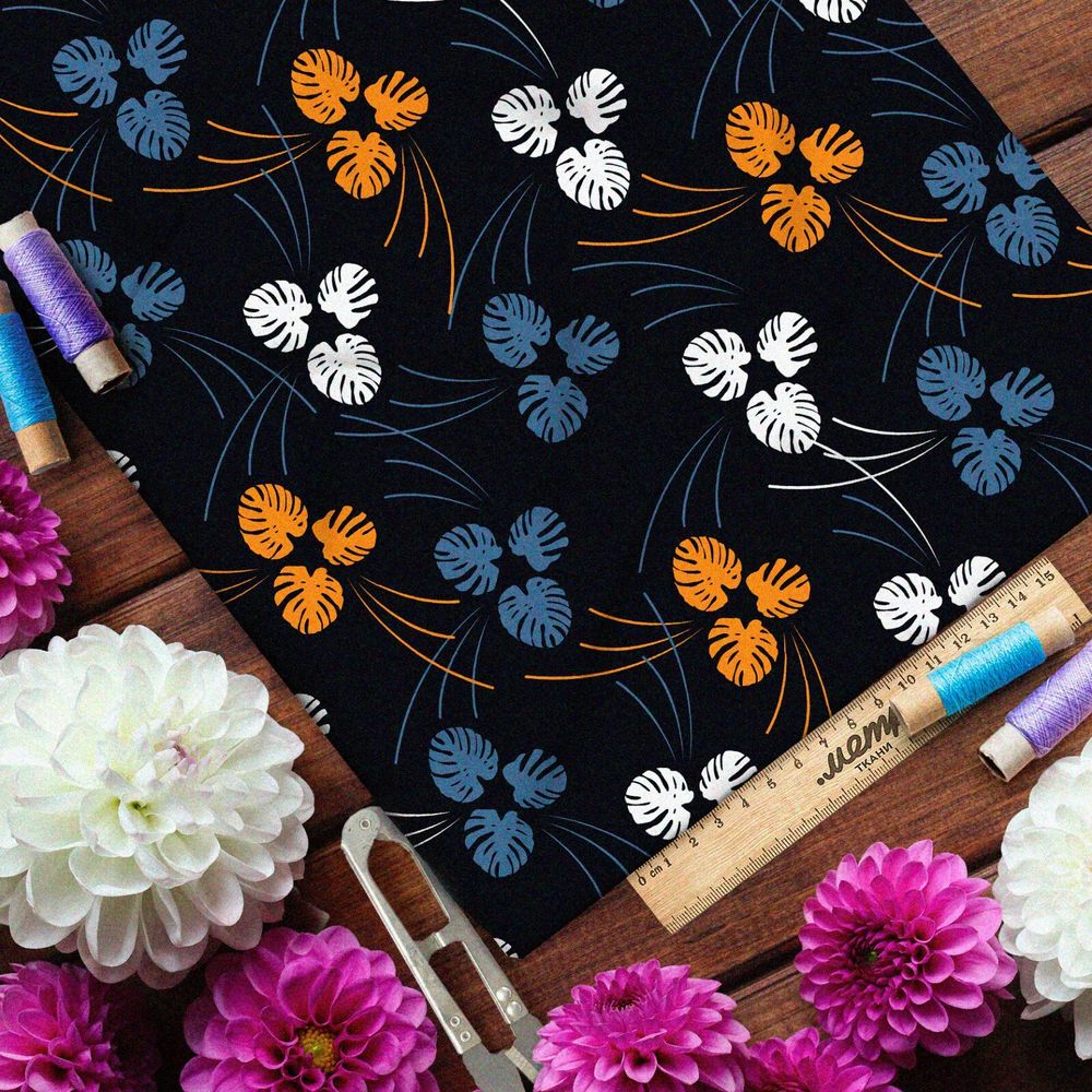 Ткань барби крупные разноцветные листья на чёрном фоне