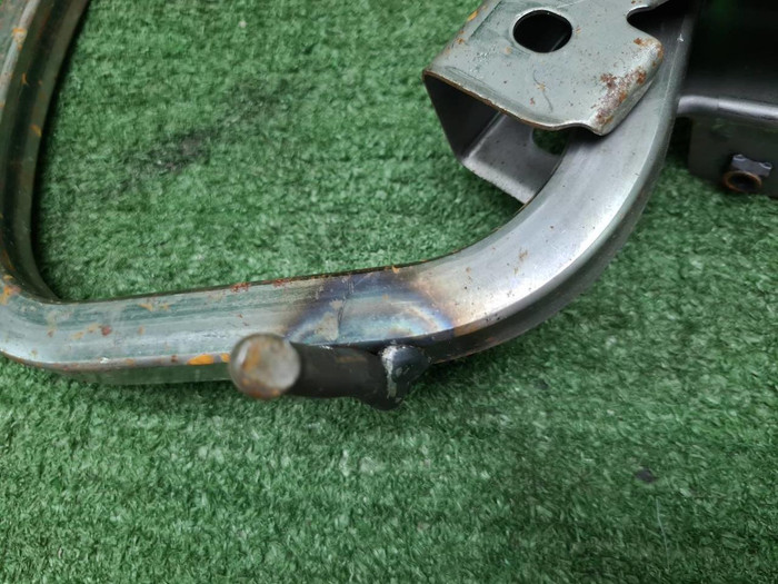 Петля крышки багажника правая VW Polo Sedan 10-20