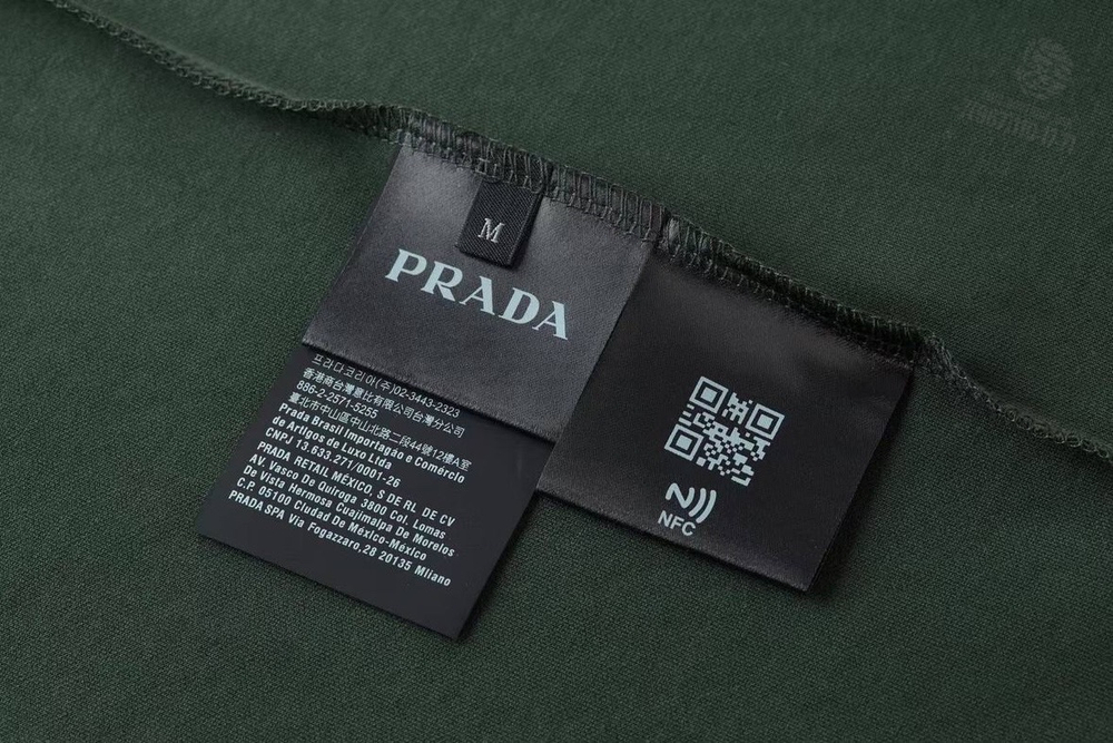 Футболка Prada