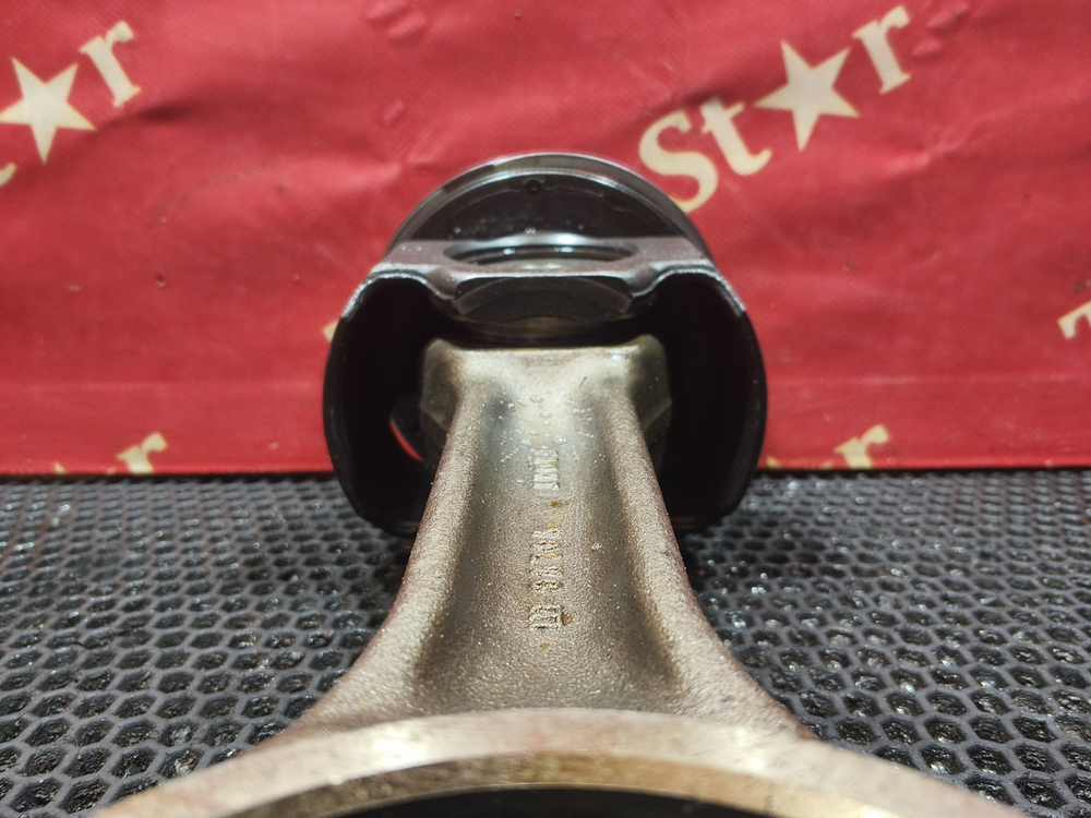 Поршень с шатуном