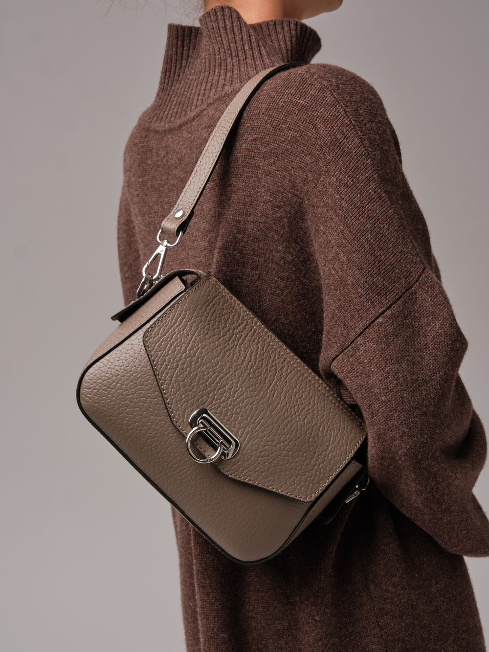 Женская сумка кросс-боди Azaro тауп соло