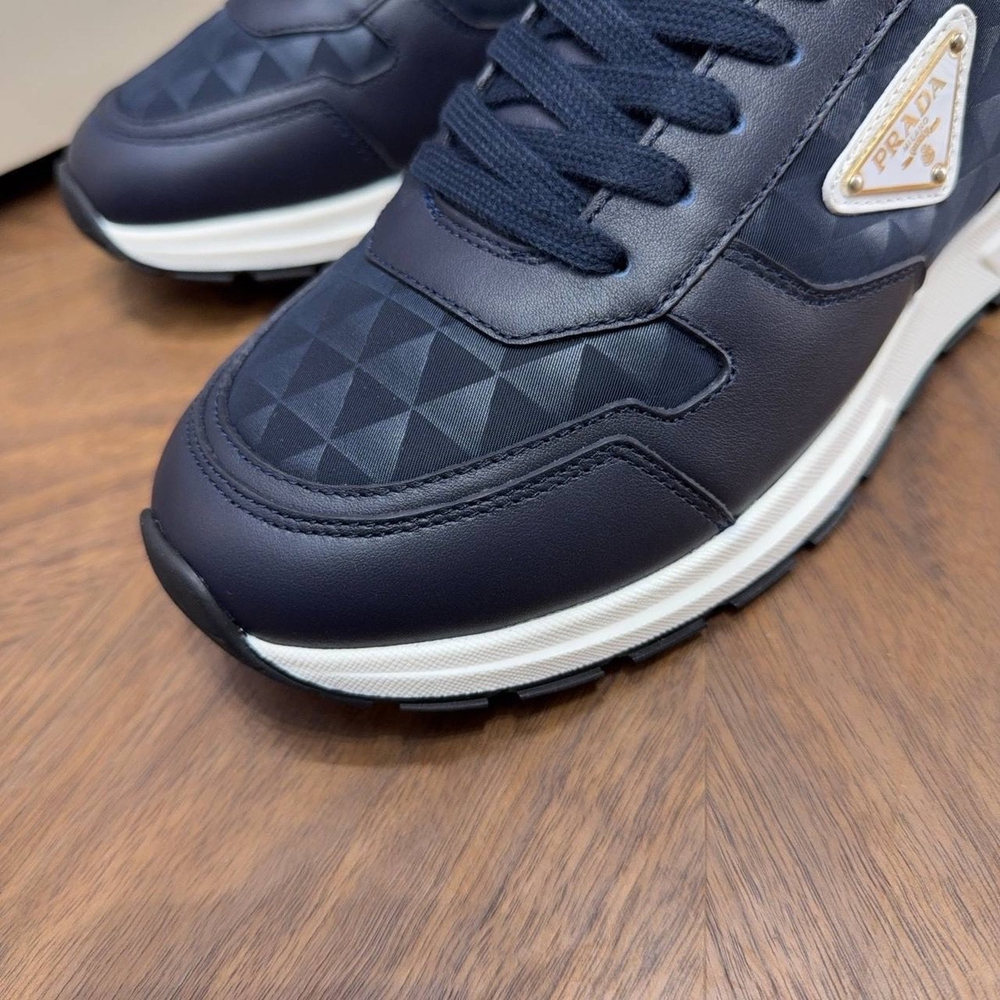 Кроссовки Prada