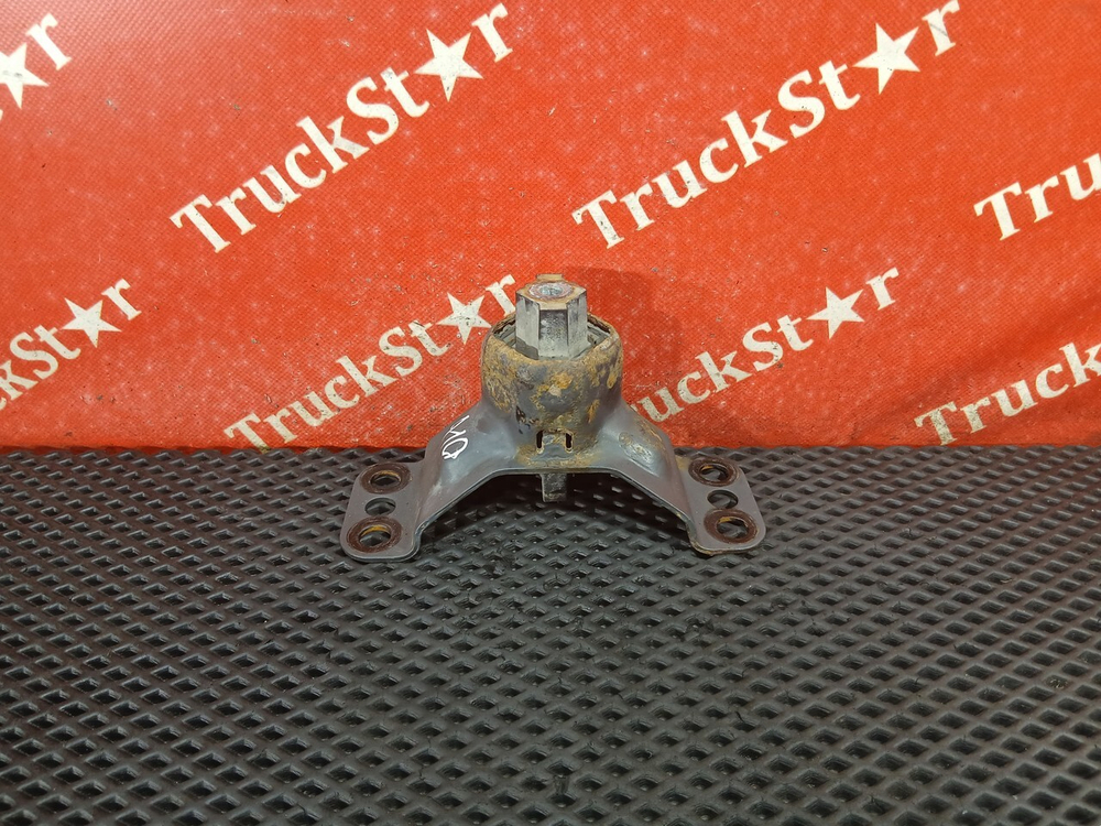 Кронштейн ящика акб 2019г.