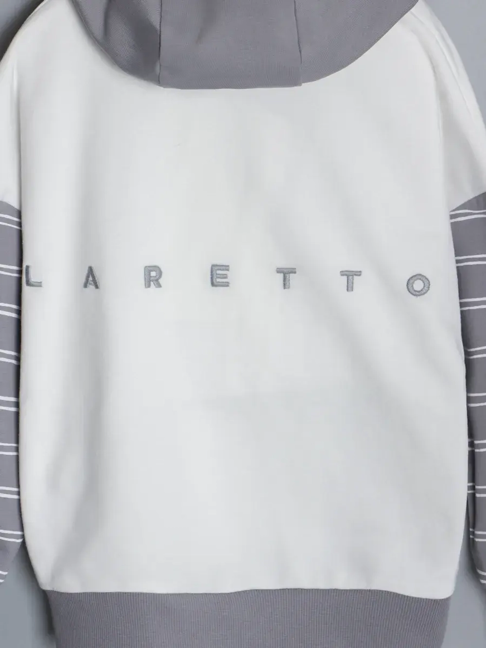 Спортивный костюм для девочки в школу