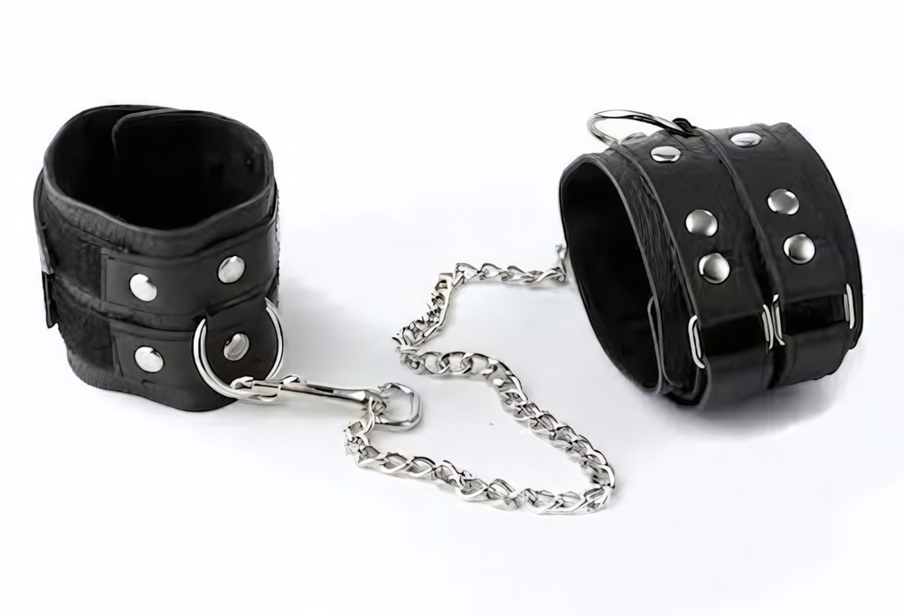 Чёрные кожаные оковы (Цвет: черный)