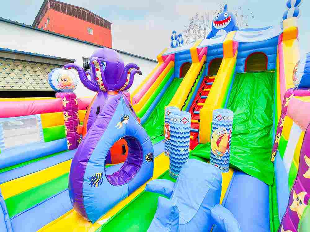 Коммерческий надувной батут с горкой «В гостях у моря 2» 9*5*5 м