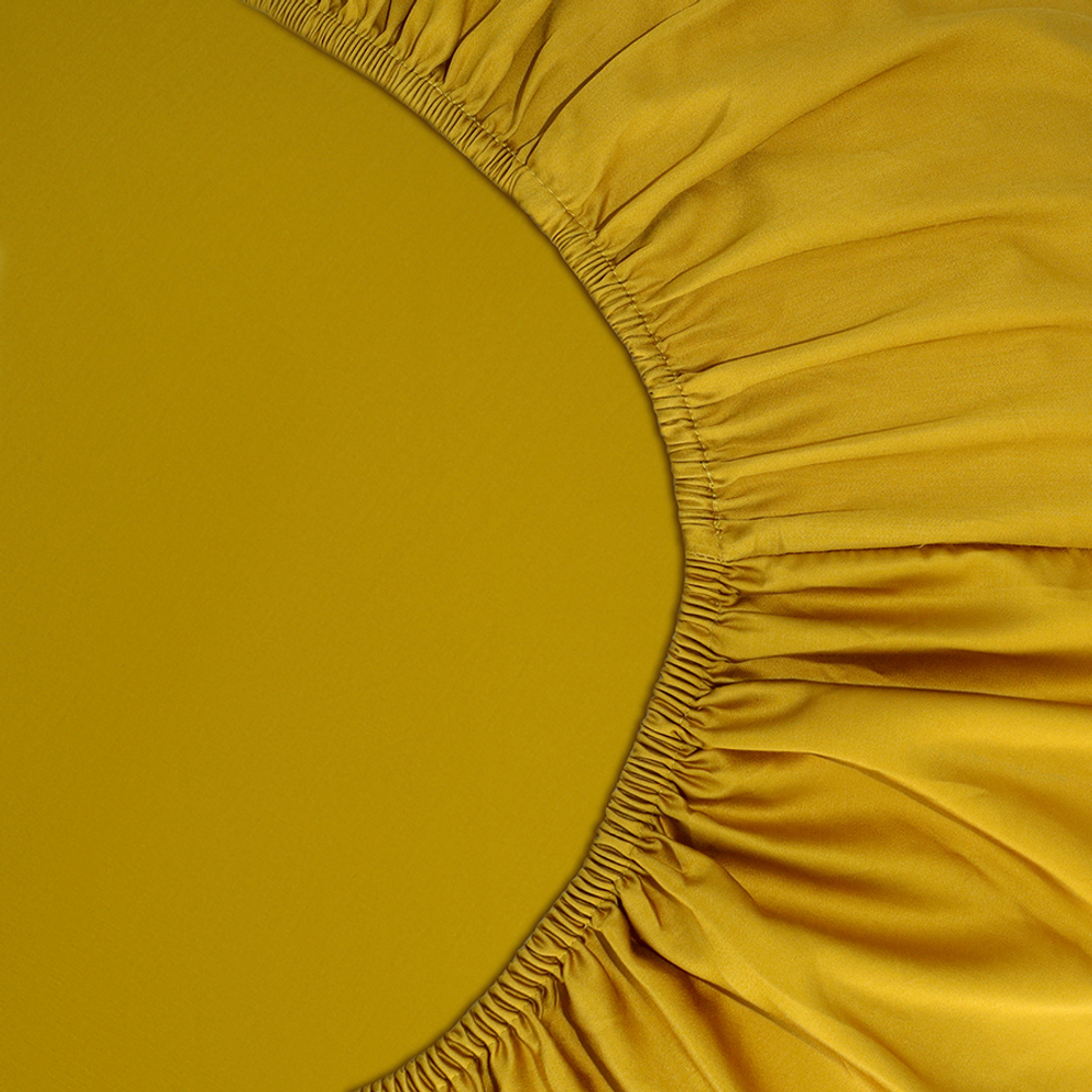 Простыня на резинке из премиального сатина горчичного цвета из коллекции essential, 200х200х30 см