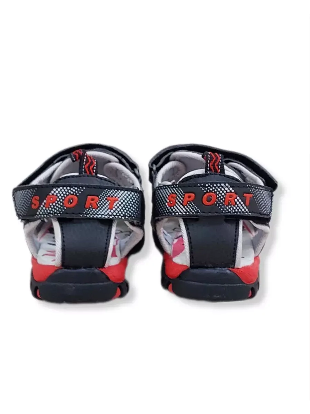 Сандалии для мальчика закрытые