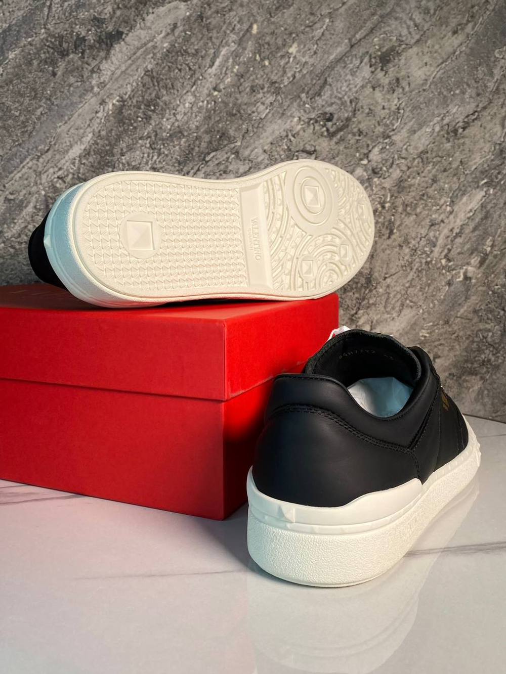 Кроссовки Valentino
