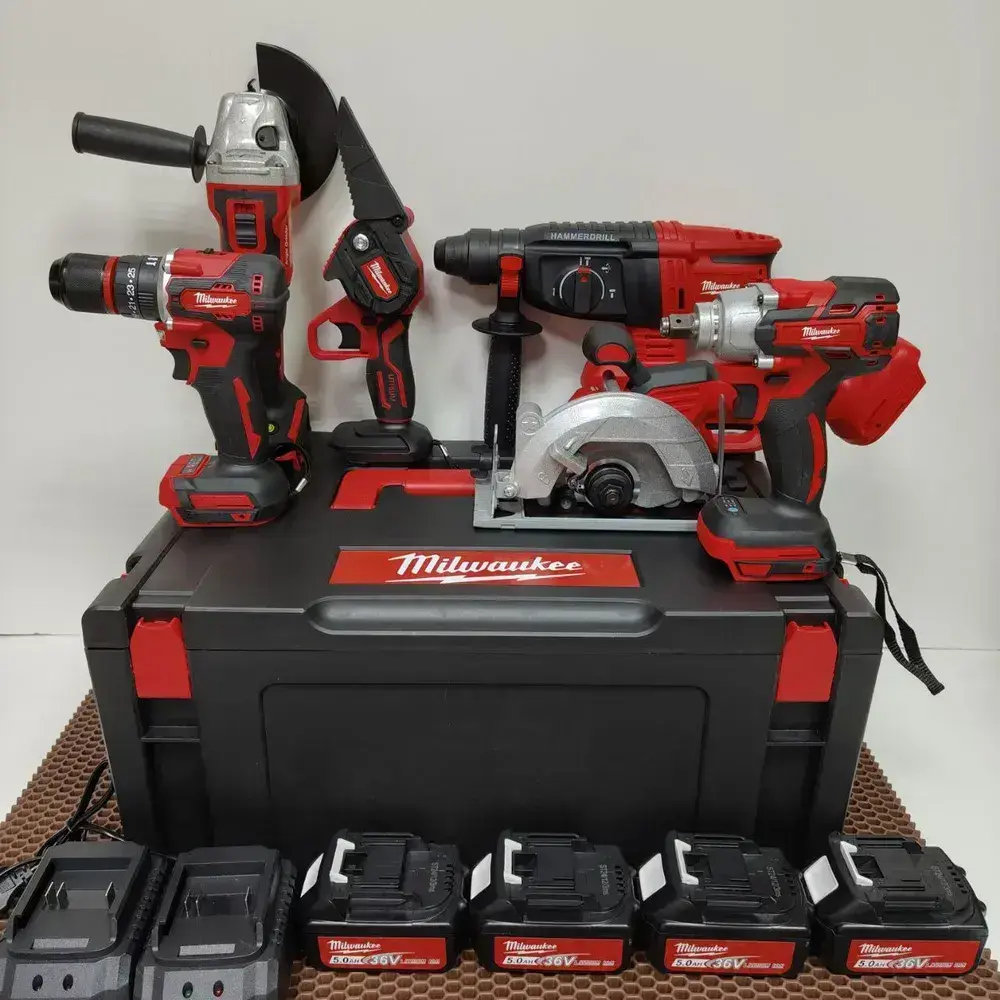 Набор аккумуляторного инструмента Milwaukee 6в1