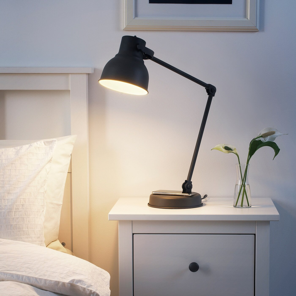 IKEA HEKTAR  (ИКЕА ХЕКТАР)  -  Настольная лампа с зарядным устройством индуктивная, темно-серый