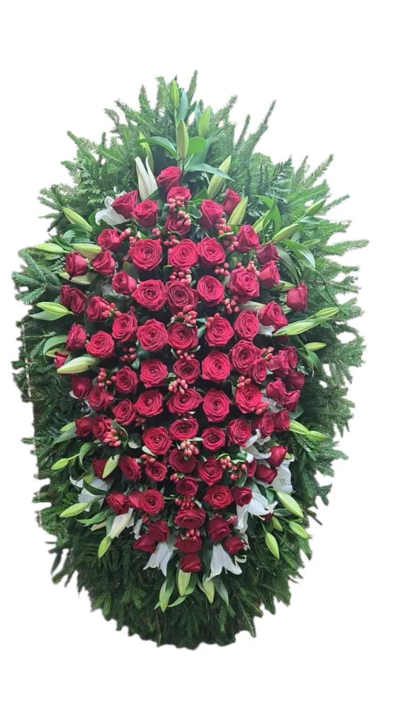 Венок из живых красных роз, белых лилий и натуральной хвои высотой 180 см