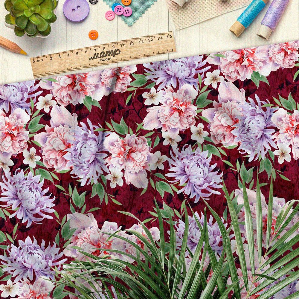 Ткань бифлекс нежные гвоздики и георгины на красном фоне